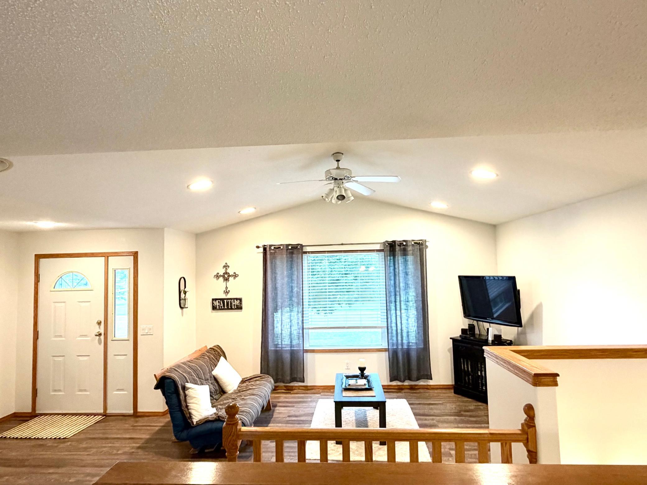 407 Oak Crest Boulevard Property Photo 3