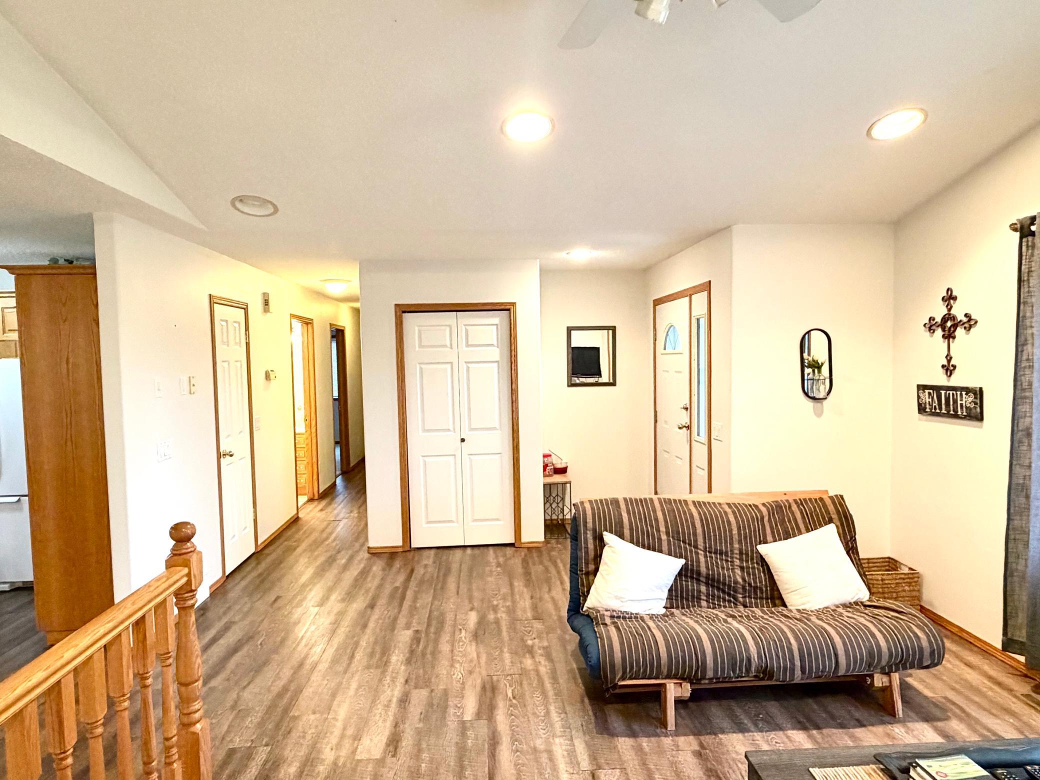 407 Oak Crest Boulevard Property Photo 4