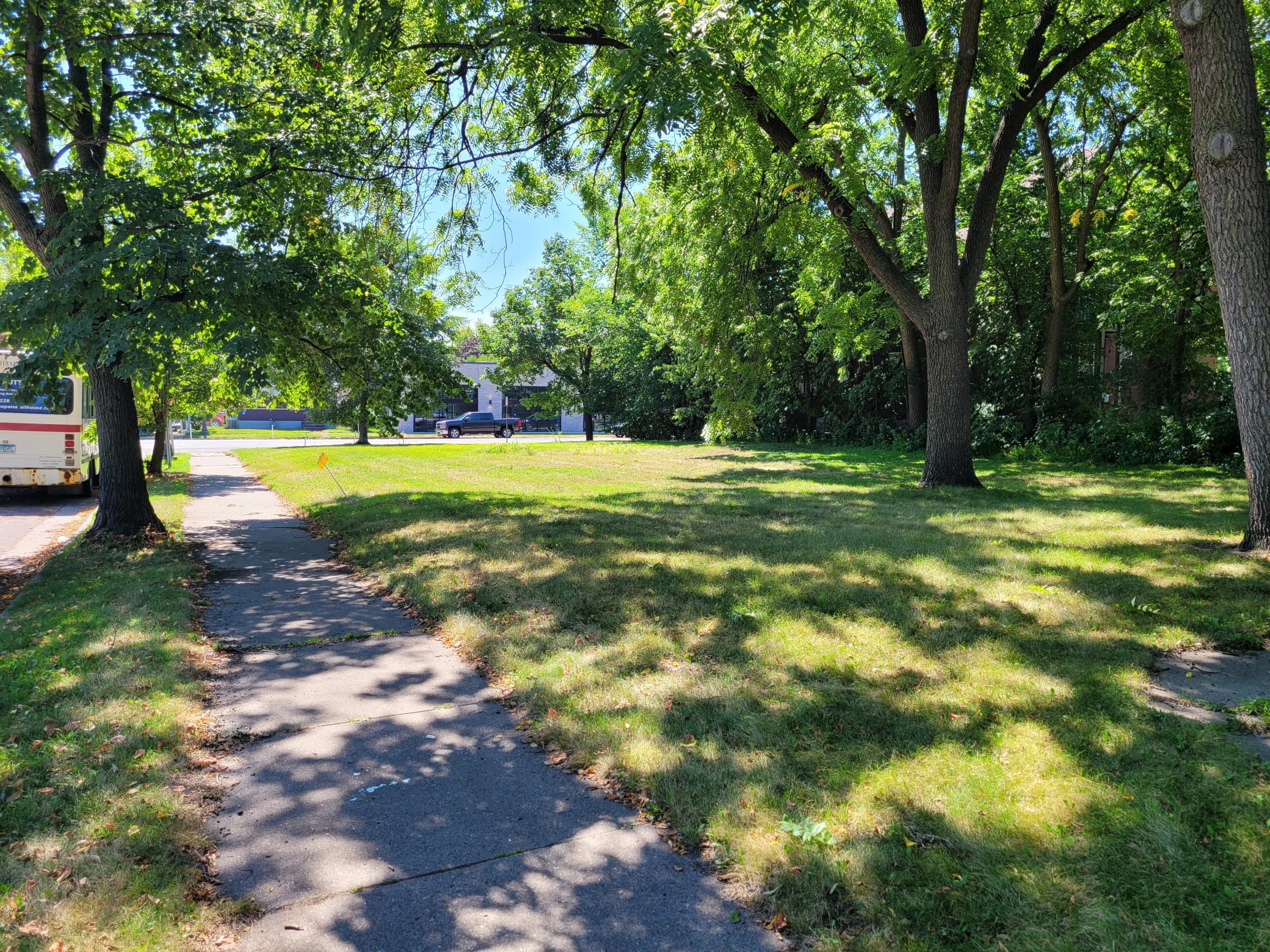7th Street W Property Photo 3