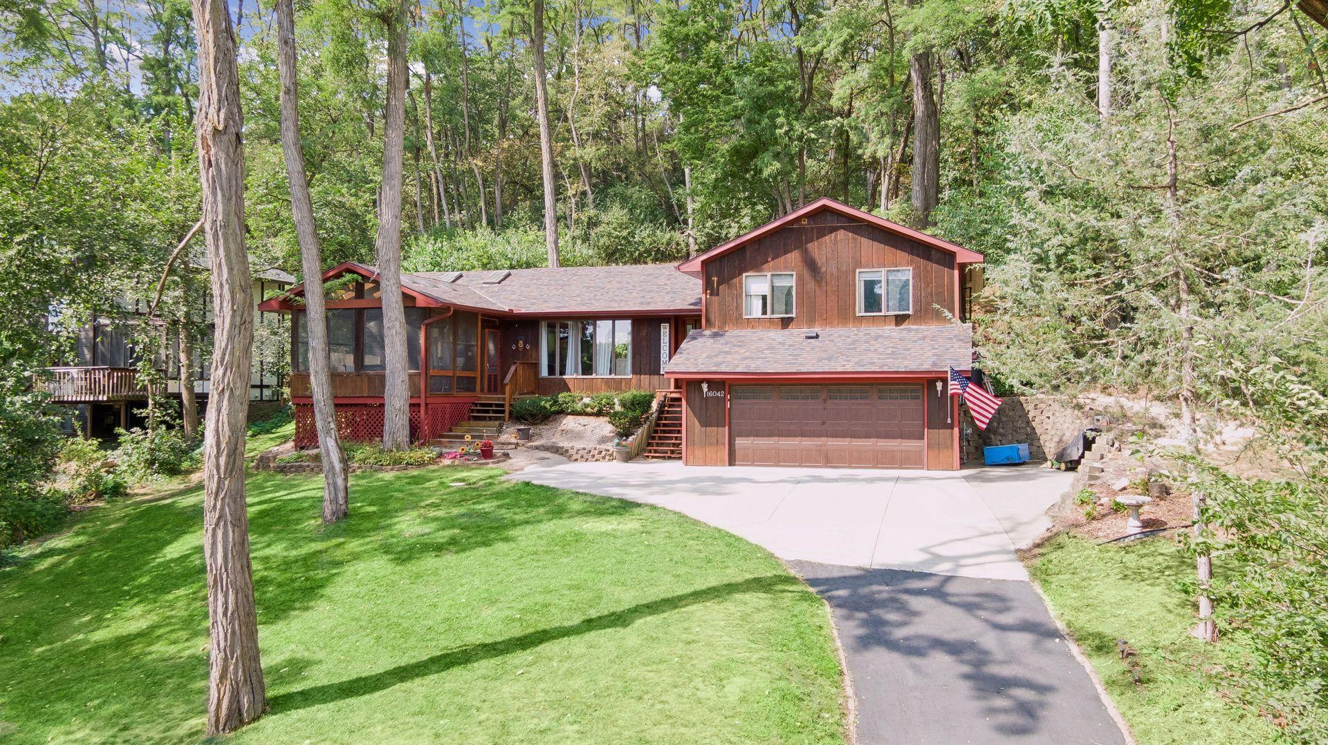 16042 6th Street N Property Photo 1