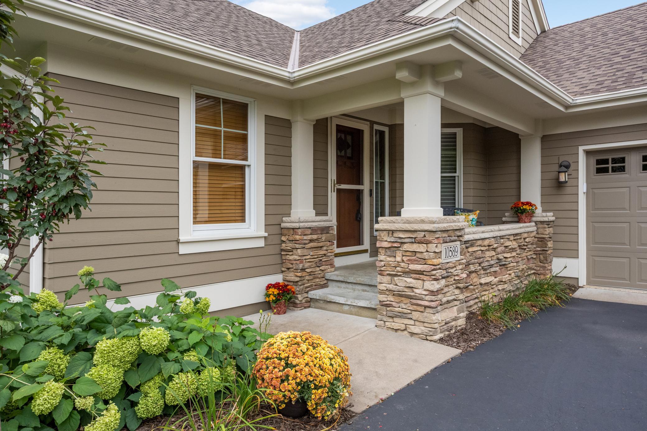 10589 Water Lily Lane Property Photo 2