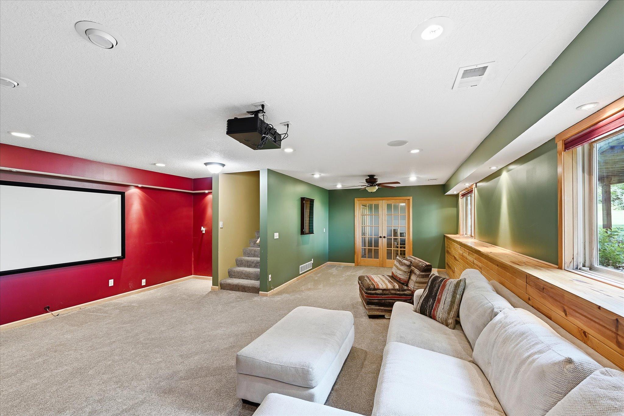 6592 Albert Court Property Photo 26