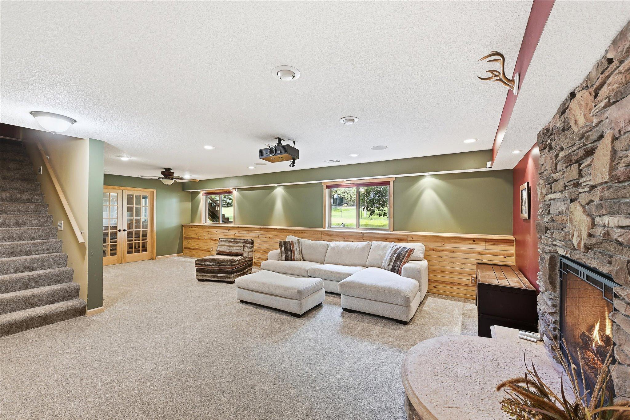 6592 Albert Court Property Photo 28