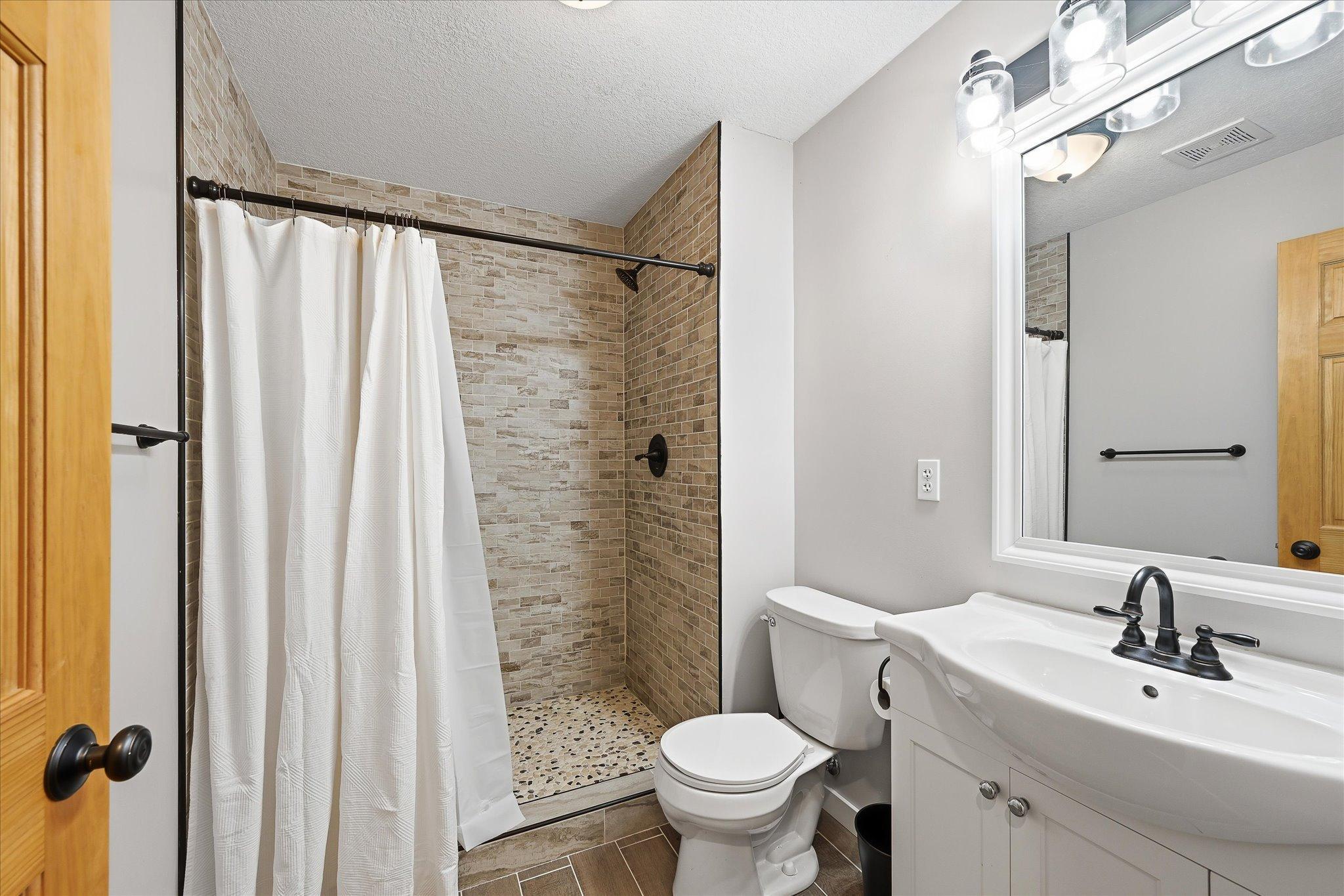 6592 Albert Court Property Photo 32