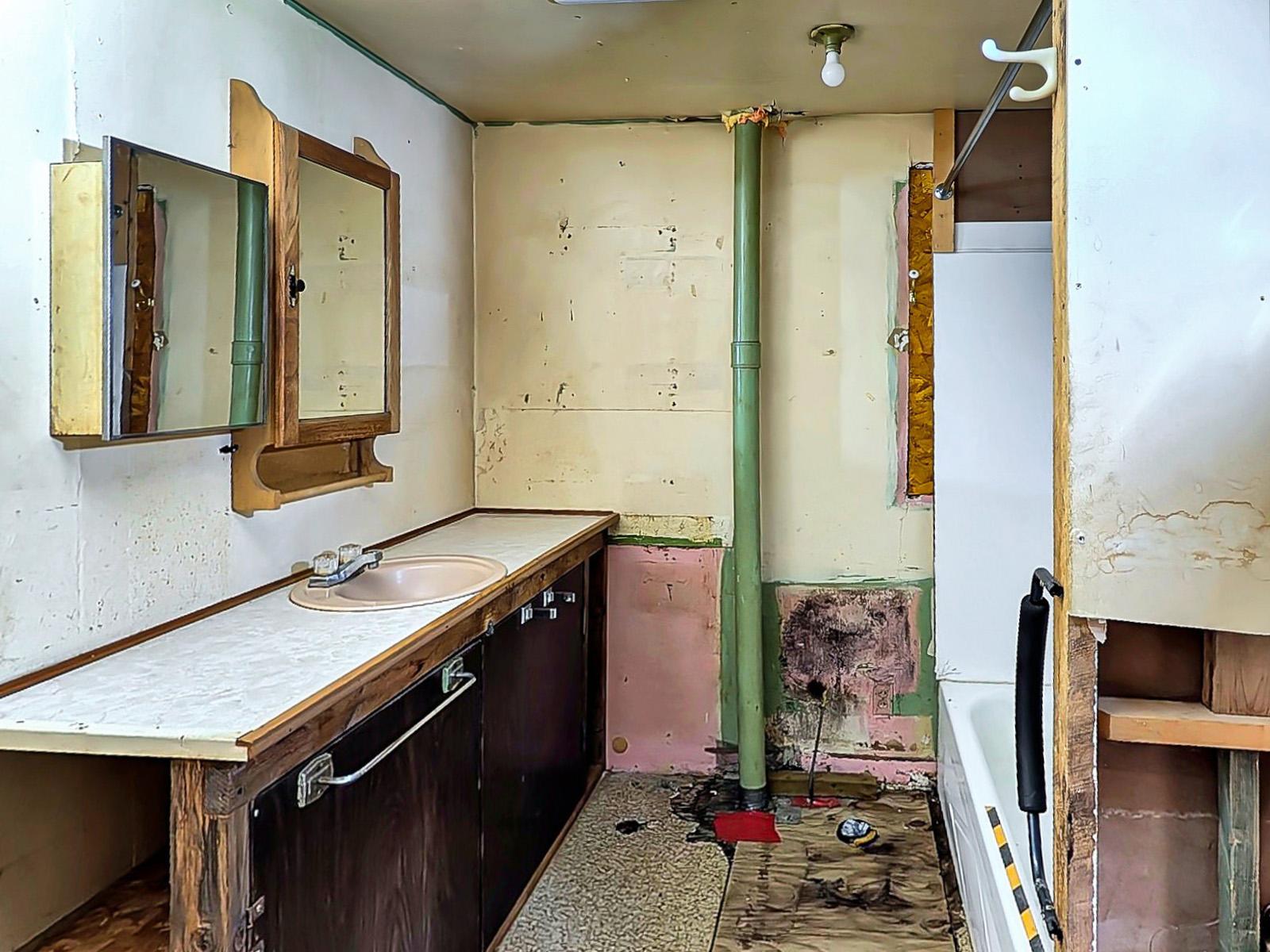 12594 East Road Property Photo 6