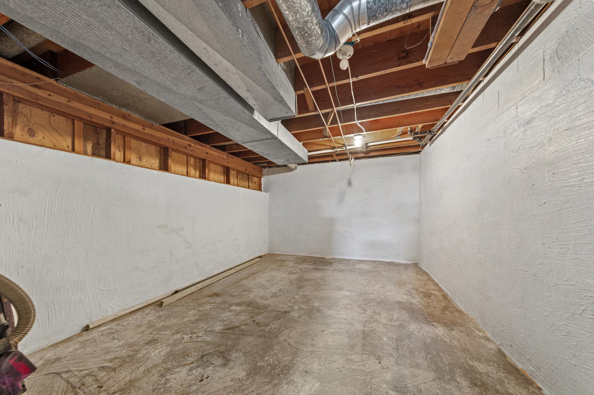 403 E Adams Street Property Photo 32