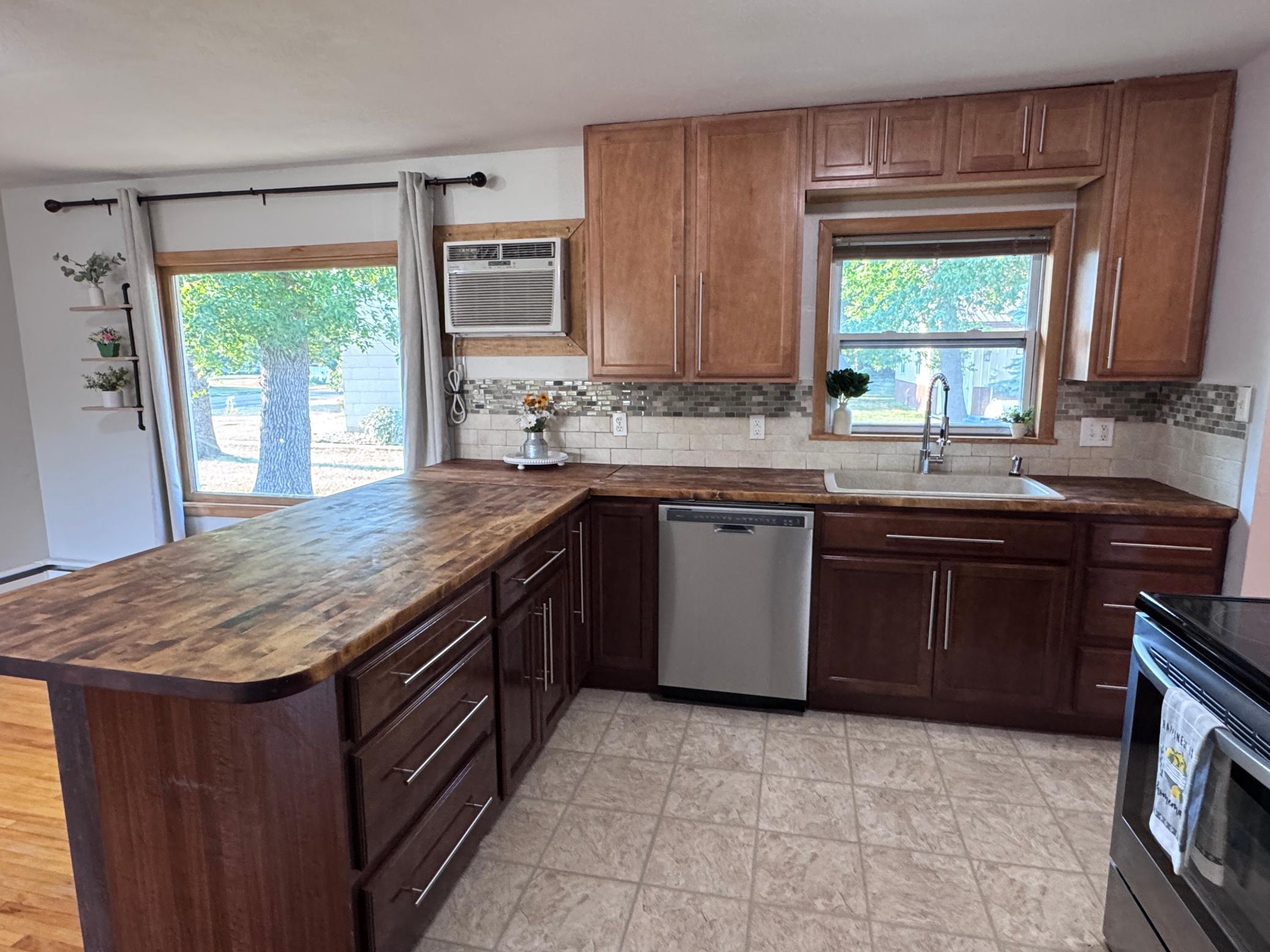 101 2nd Avenue E Property Photo 6