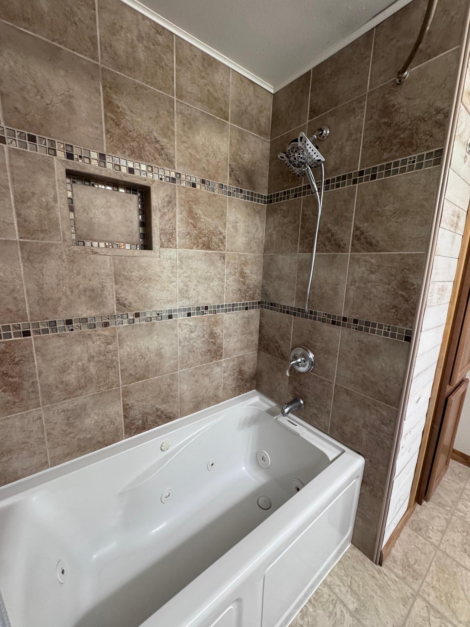101 2nd Avenue E Property Photo 9