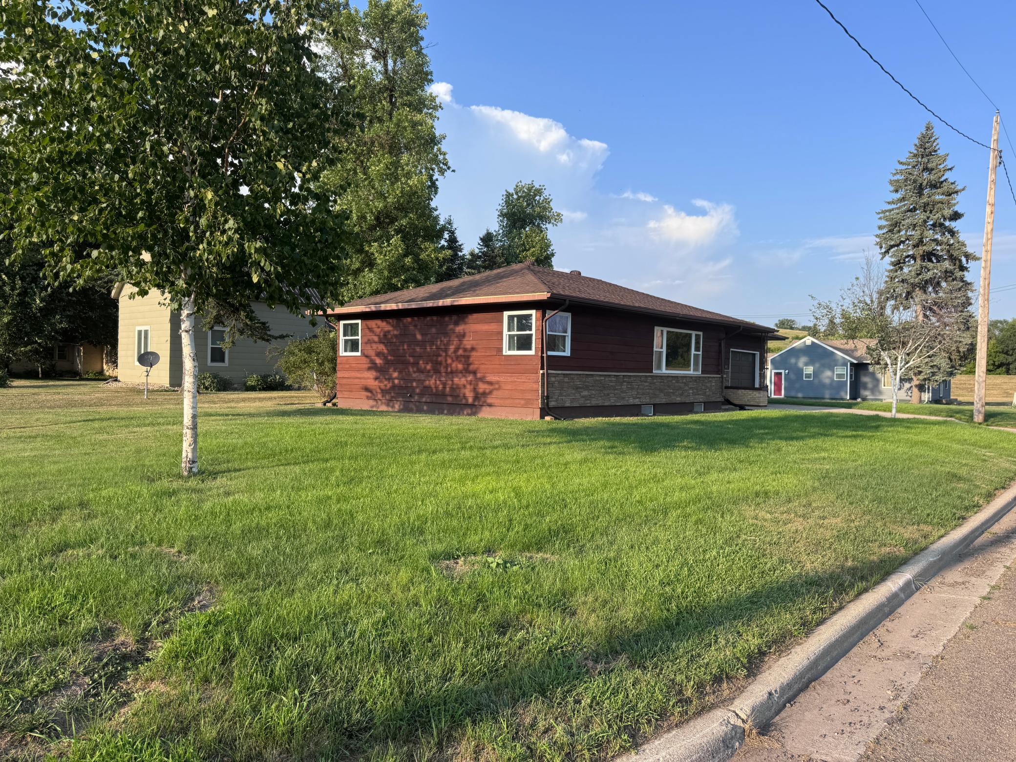 101 2nd Avenue E Property Photo 16