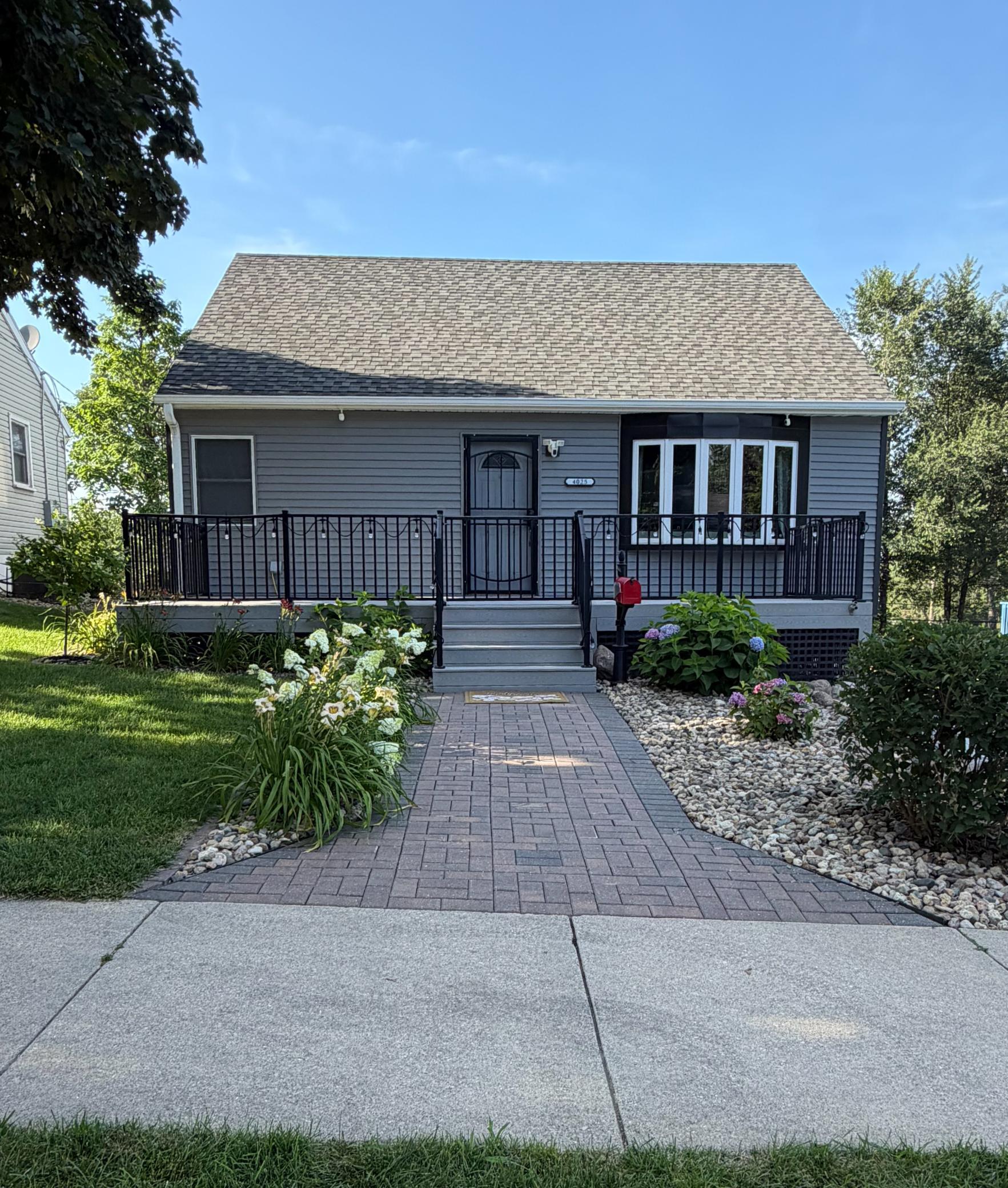 4025 7th Place Nw Property Photo 1