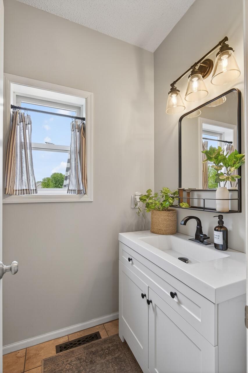 6698 Mackenzie Avenue Ne Property Photo 18
