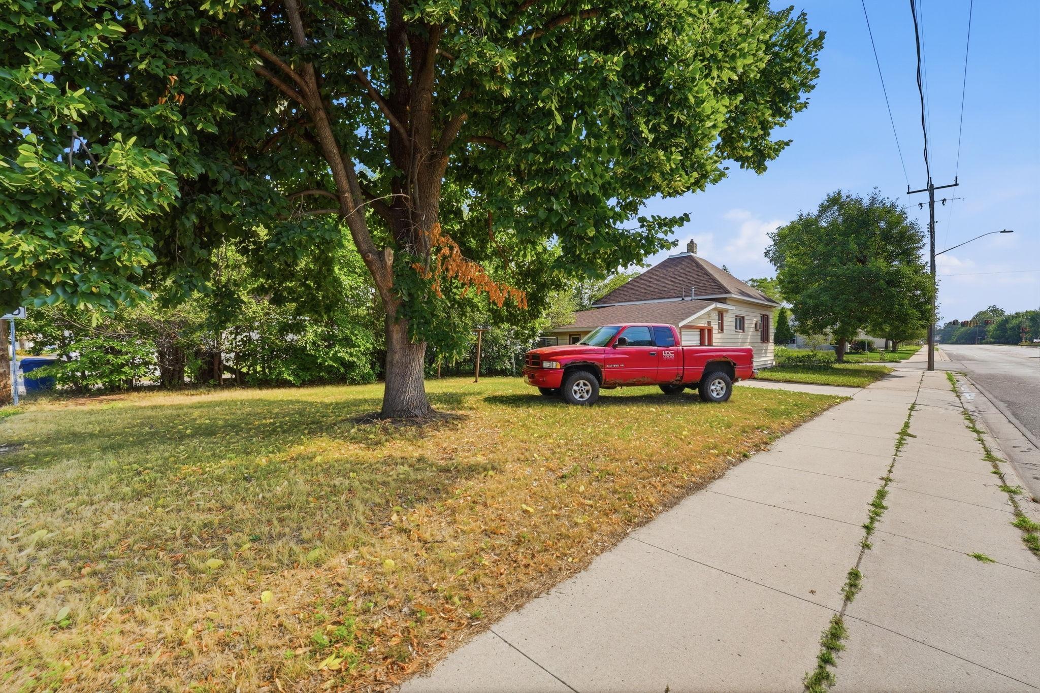 301 19th Avenue N Property Photo 14