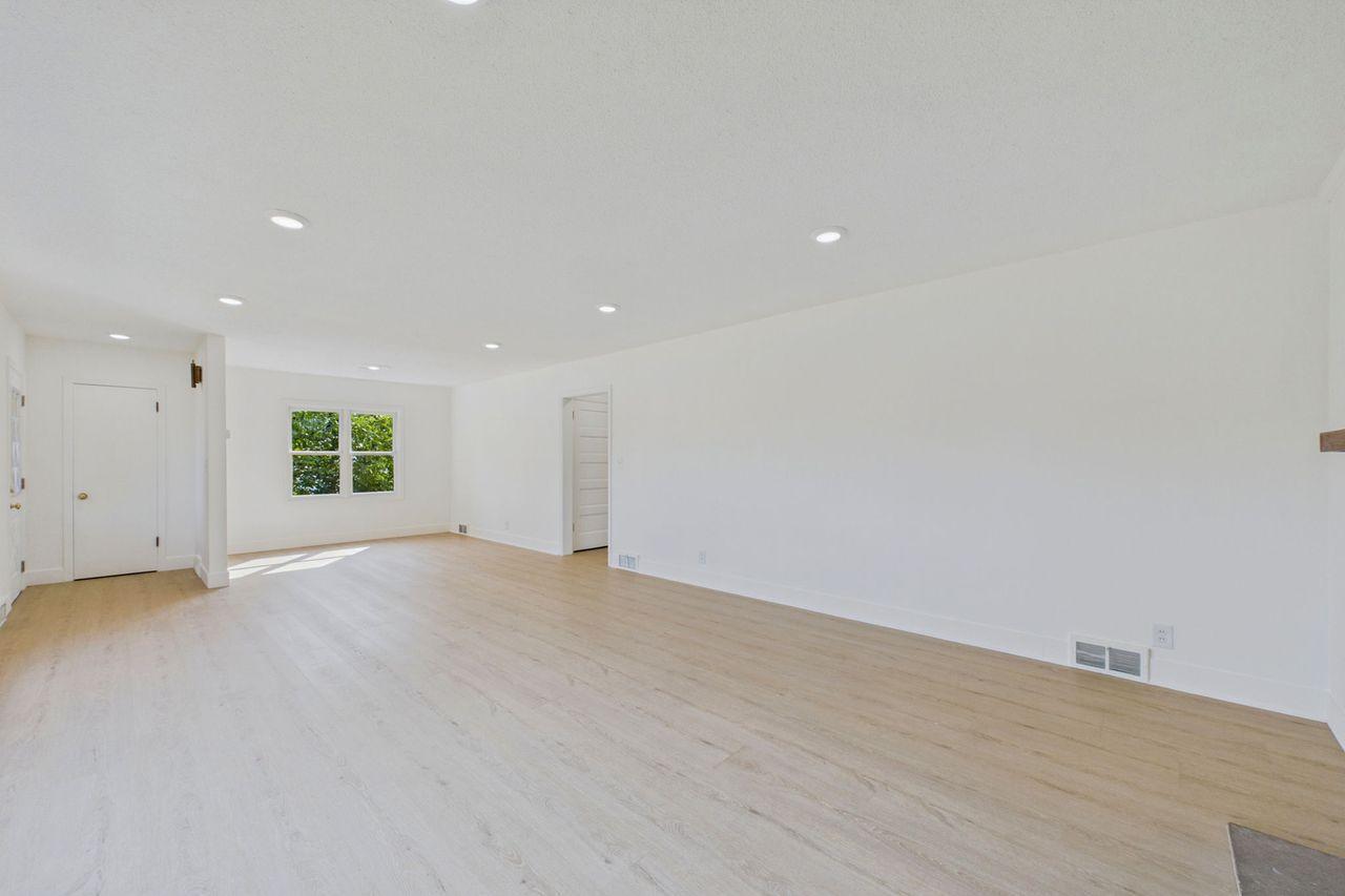542 3rd Avenue Property Photo 5