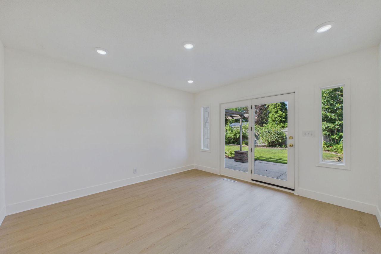 542 3rd Avenue Property Photo 8