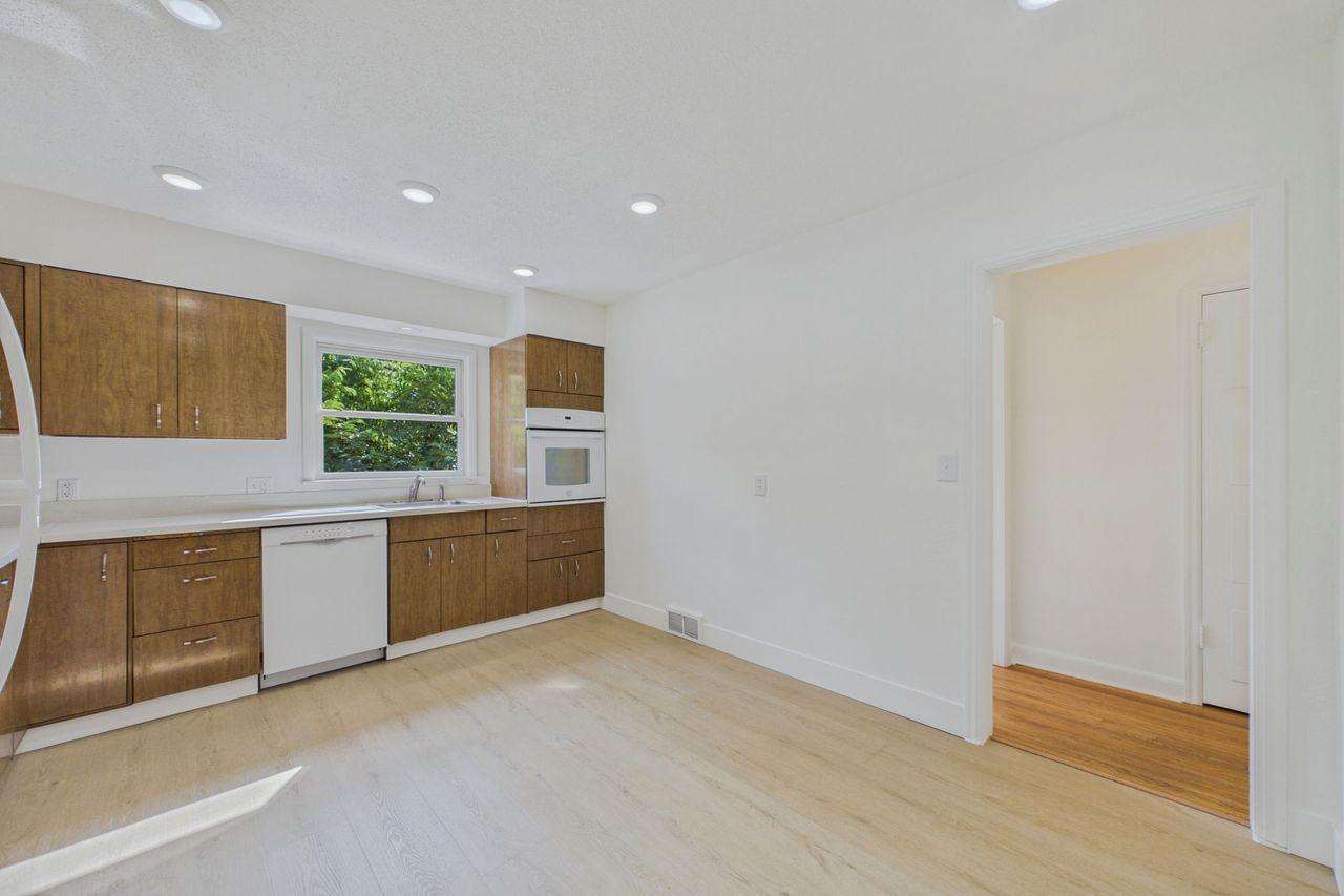 542 3rd Avenue Property Photo 9