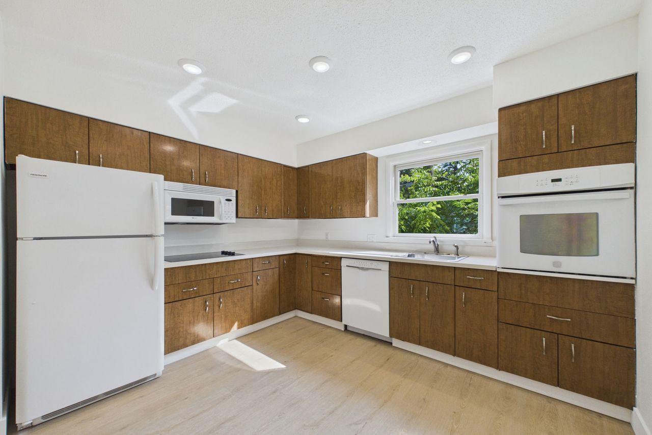 542 3rd Avenue Property Photo 10