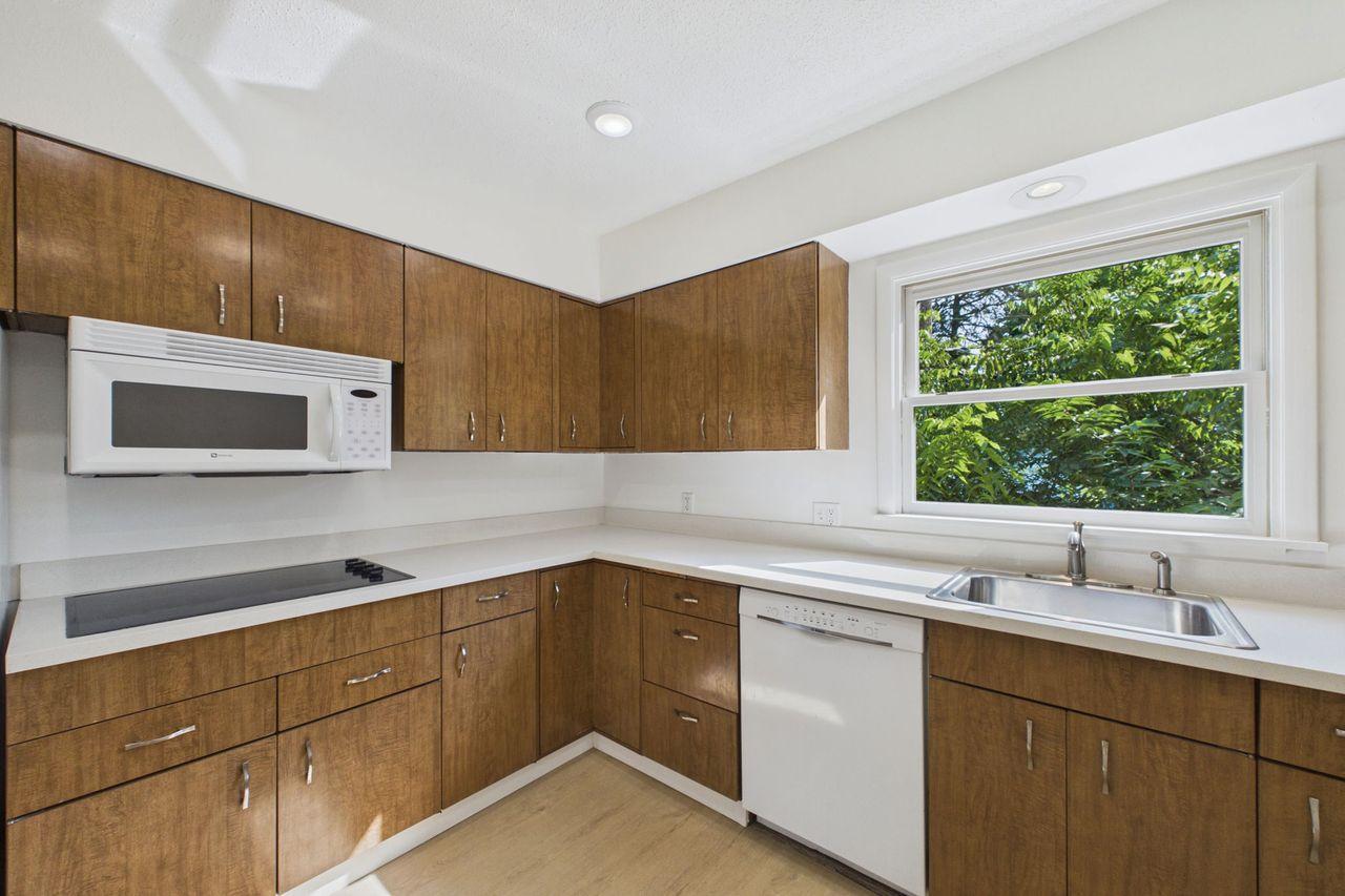 542 3rd Avenue Property Photo 11