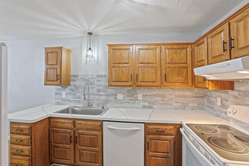 5536 Aldrich Drive N Property Photo 1