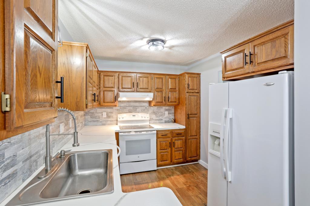5536 Aldrich Drive N Property Photo 2