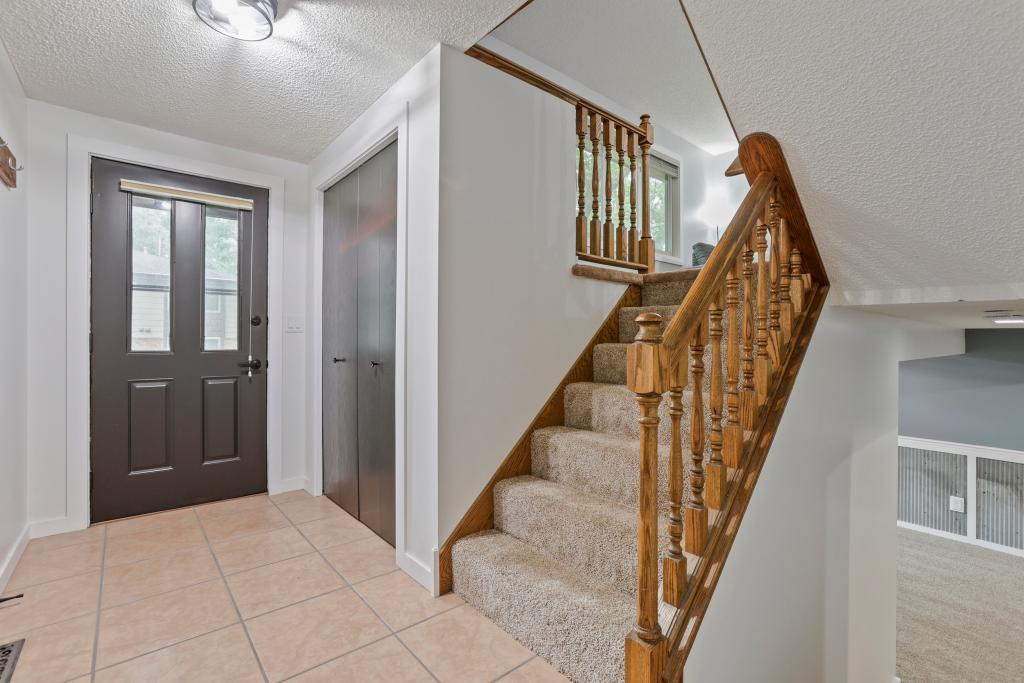 5536 Aldrich Drive N Property Photo 8