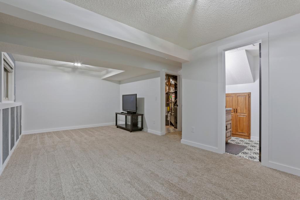 5536 Aldrich Drive N Property Photo 14
