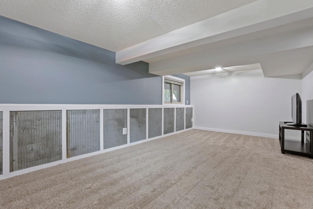 5536 Aldrich Drive N Property Photo 17