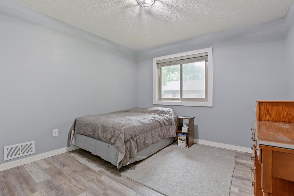 5536 Aldrich Drive N Property Photo 22