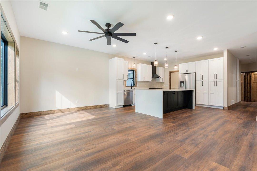 7592 White Overlook Drive Property Photo 3