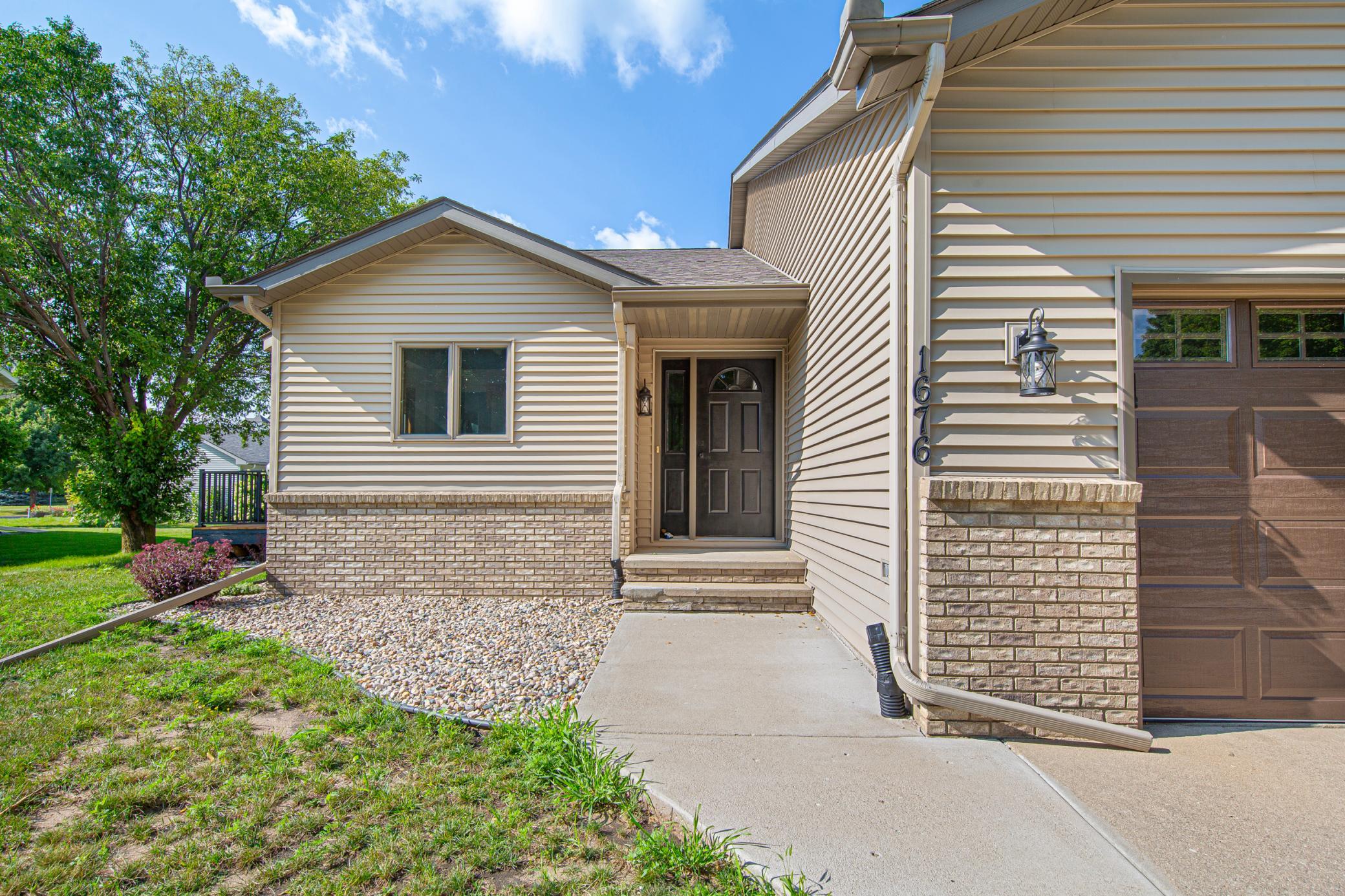1676 Castle Drive Property Photo 2