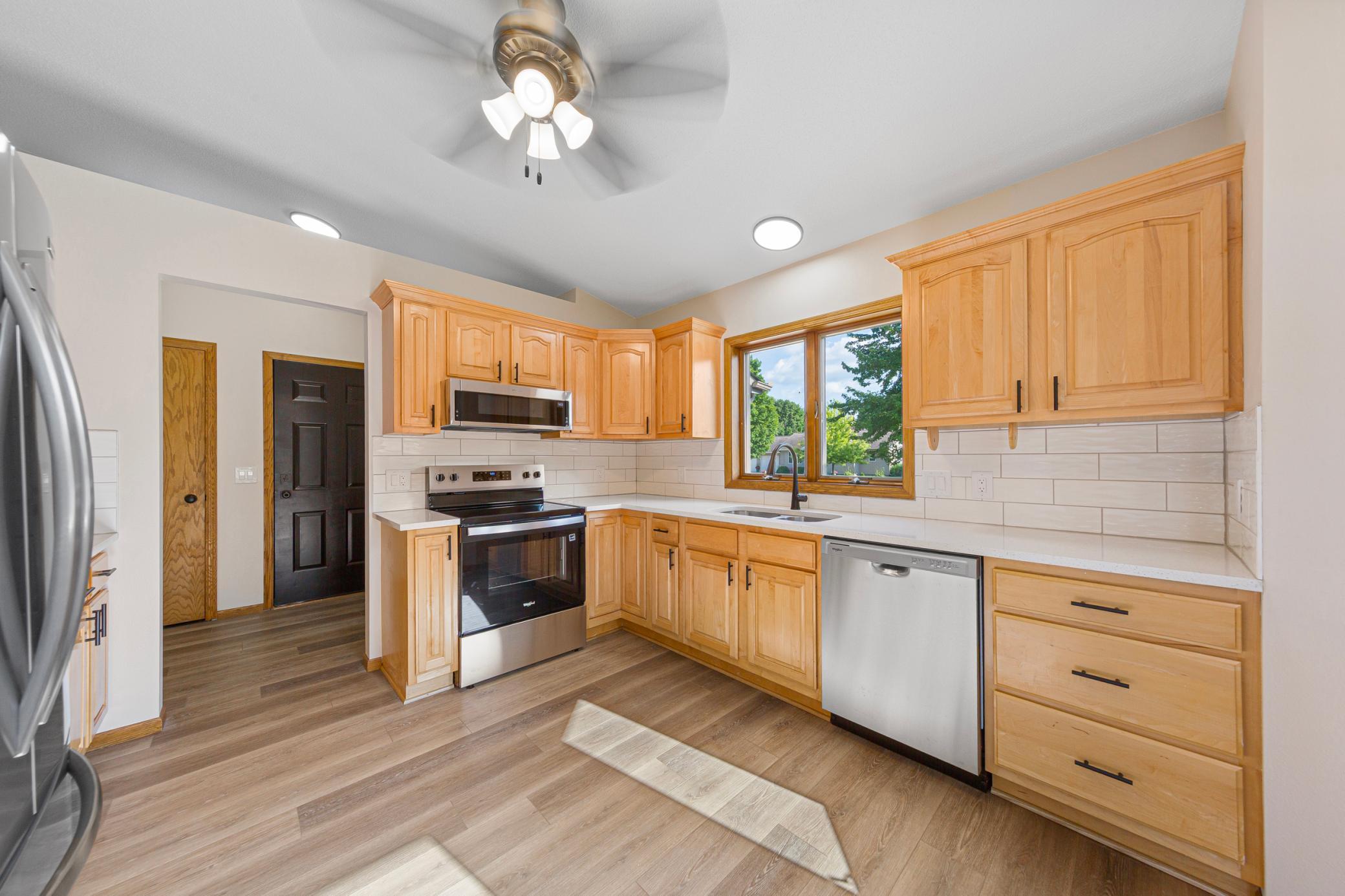 1676 Castle Drive Property Photo 9