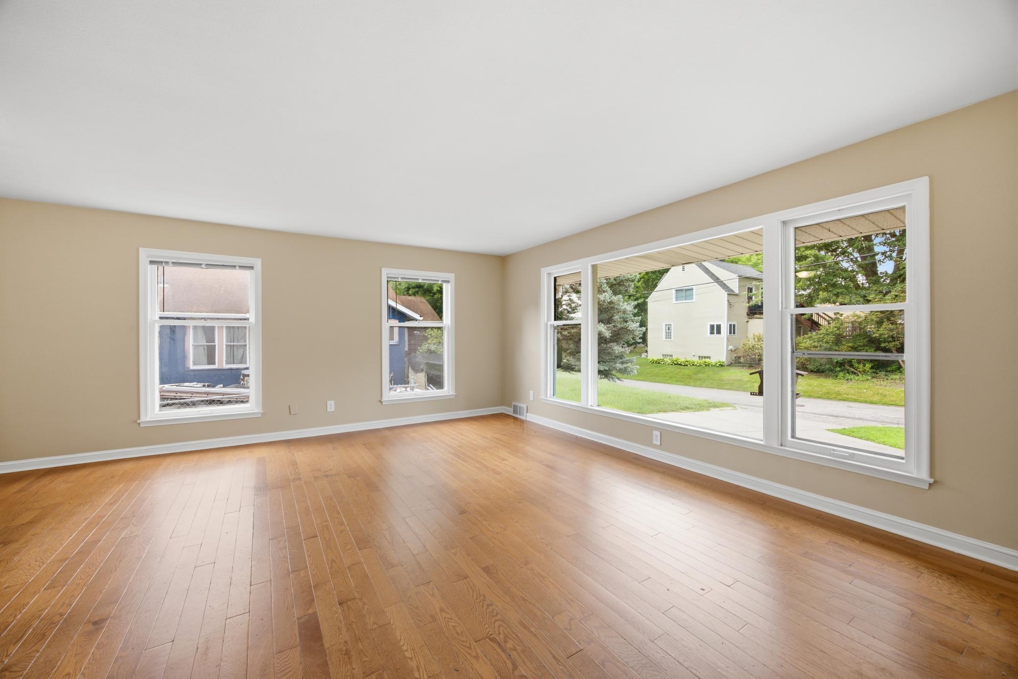 5410 44th Avenue N Property Photo 3