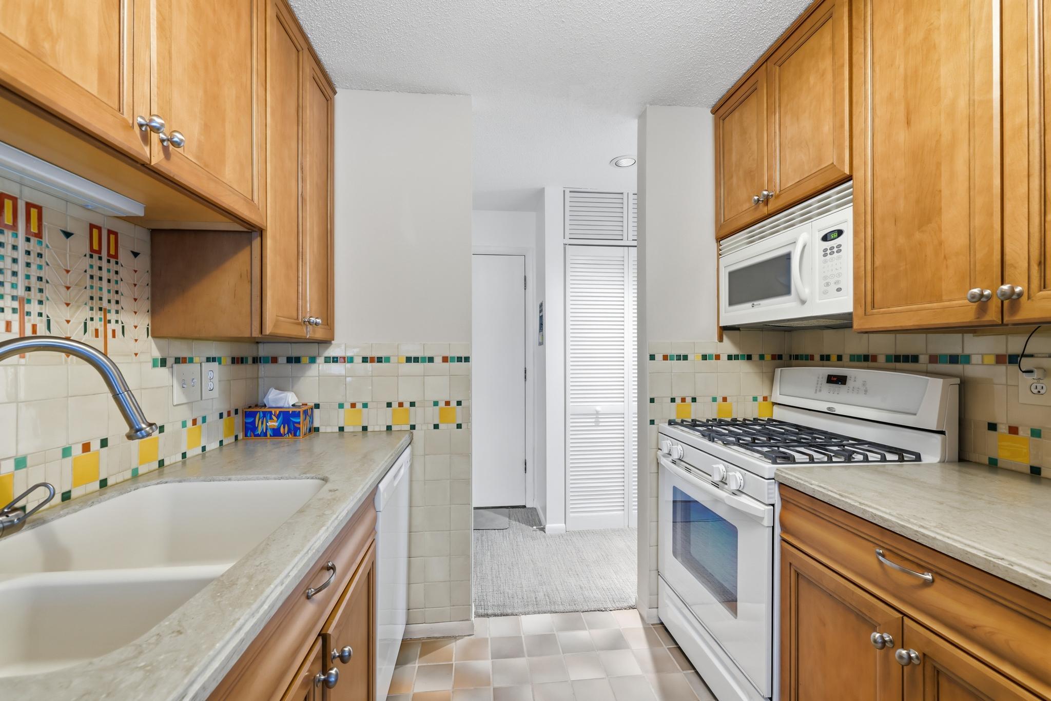3033 E Bde Maka Ska Parkway 301 Property Photo 8