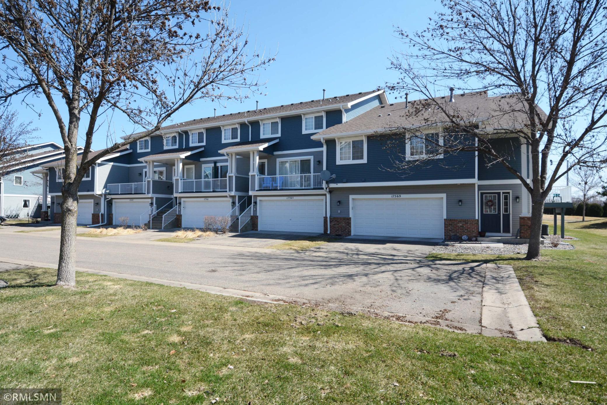 17565 69th Place N 207 Property Photo 4