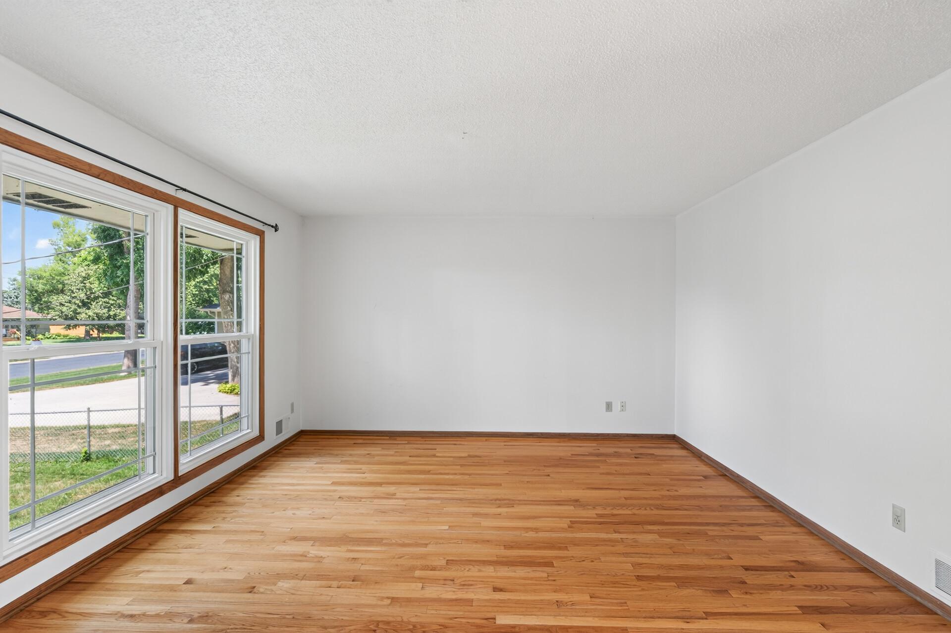 7 Lakeview Terrace Boulevard Property Photo 4