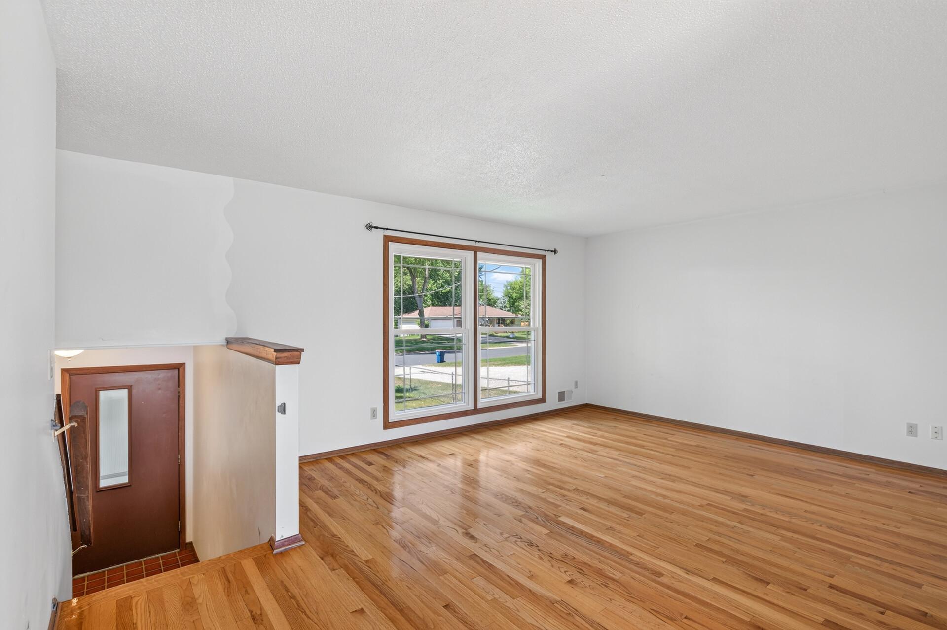 7 Lakeview Terrace Boulevard Property Photo 5