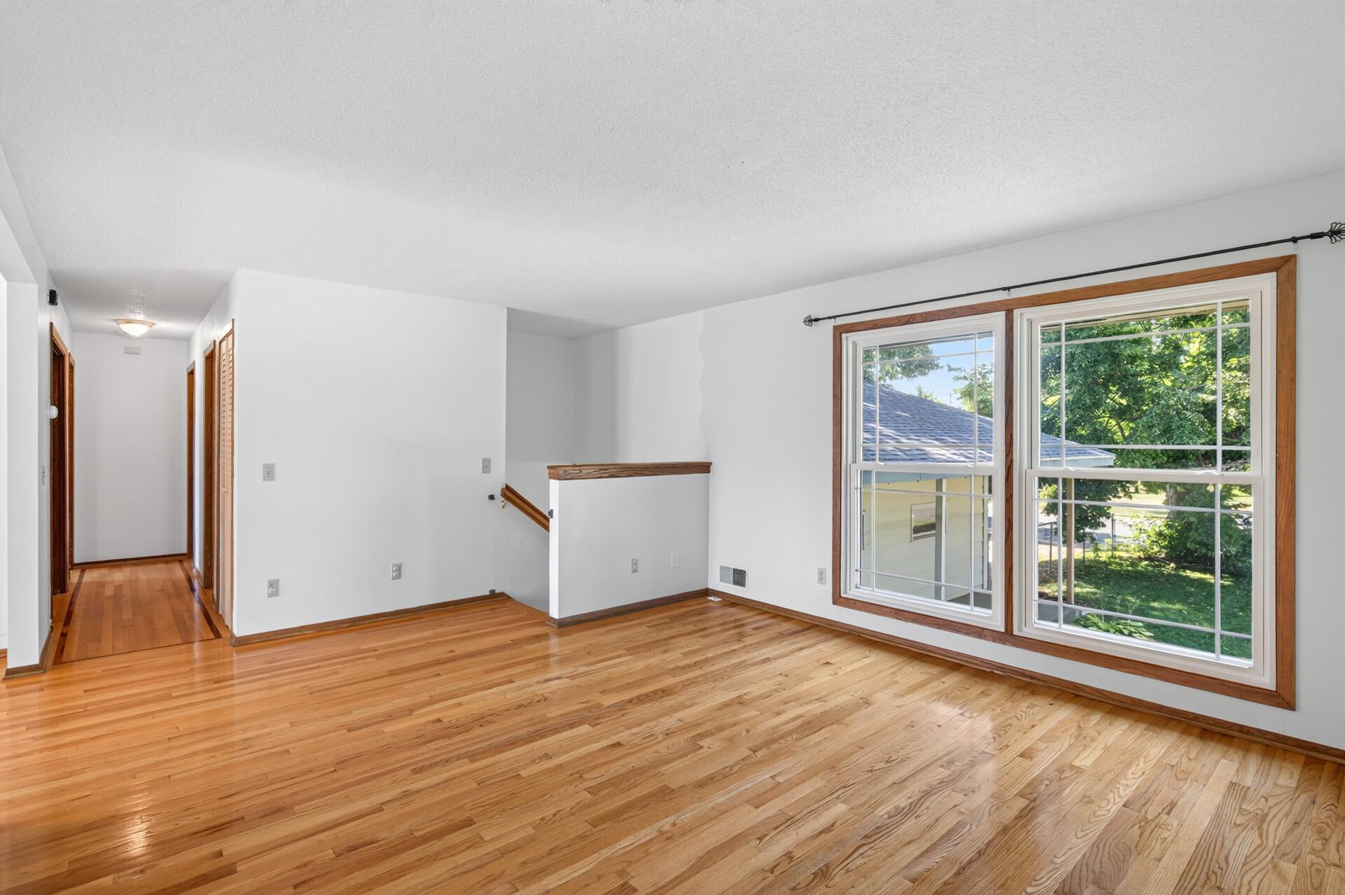 7 Lakeview Terrace Boulevard Property Photo 6
