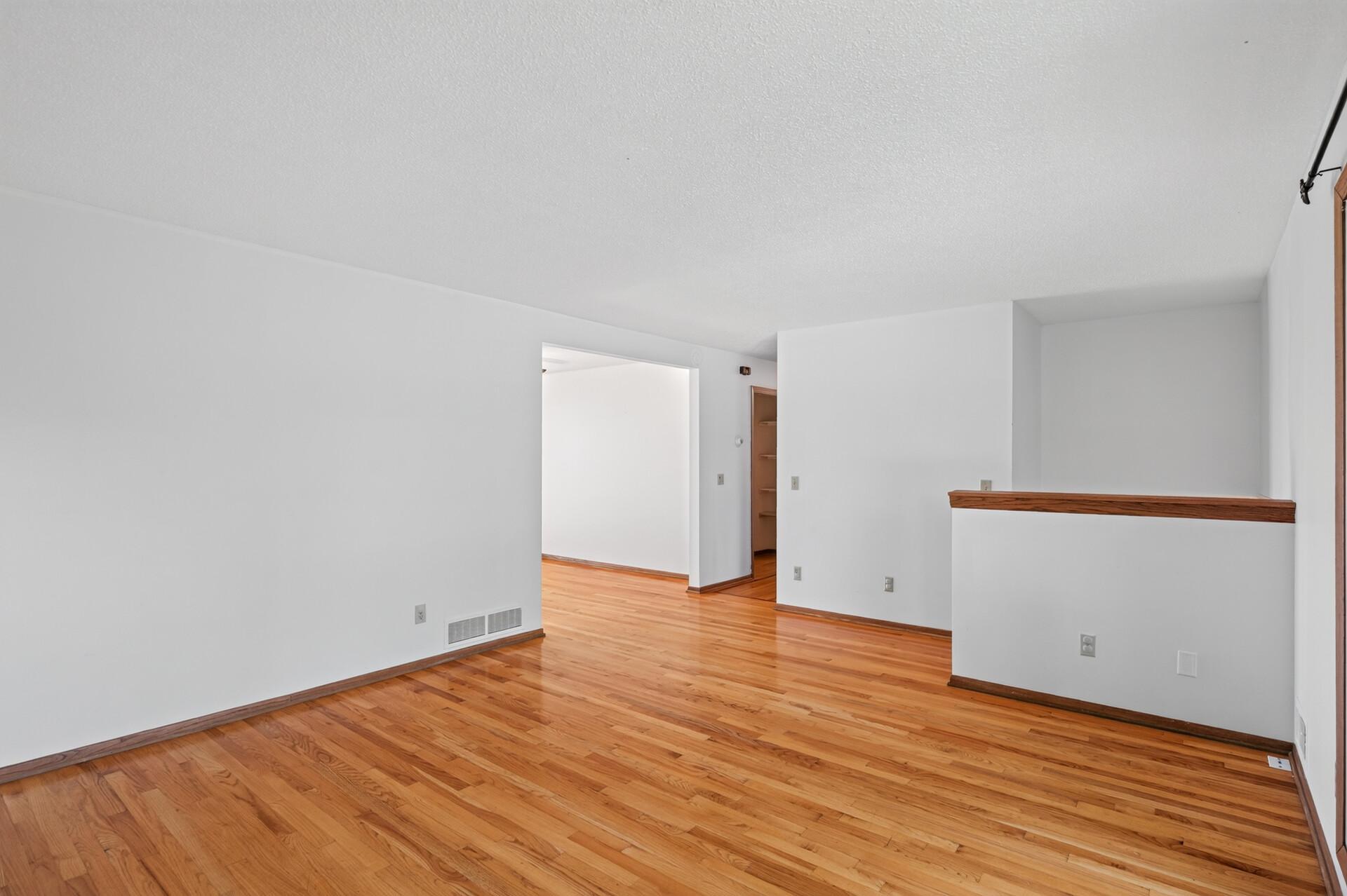 7 Lakeview Terrace Boulevard Property Photo 7