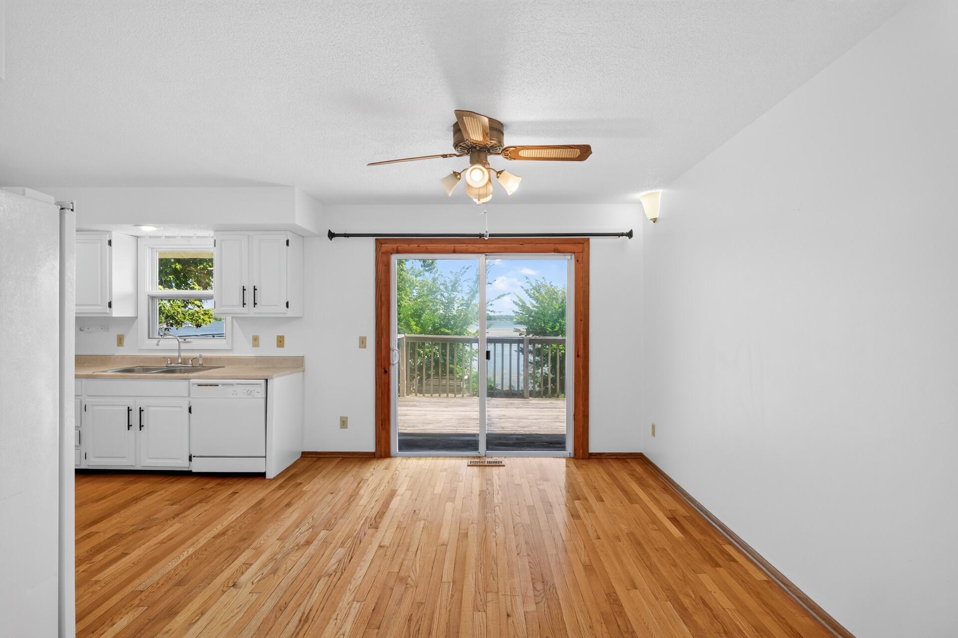 7 Lakeview Terrace Boulevard Property Photo 8