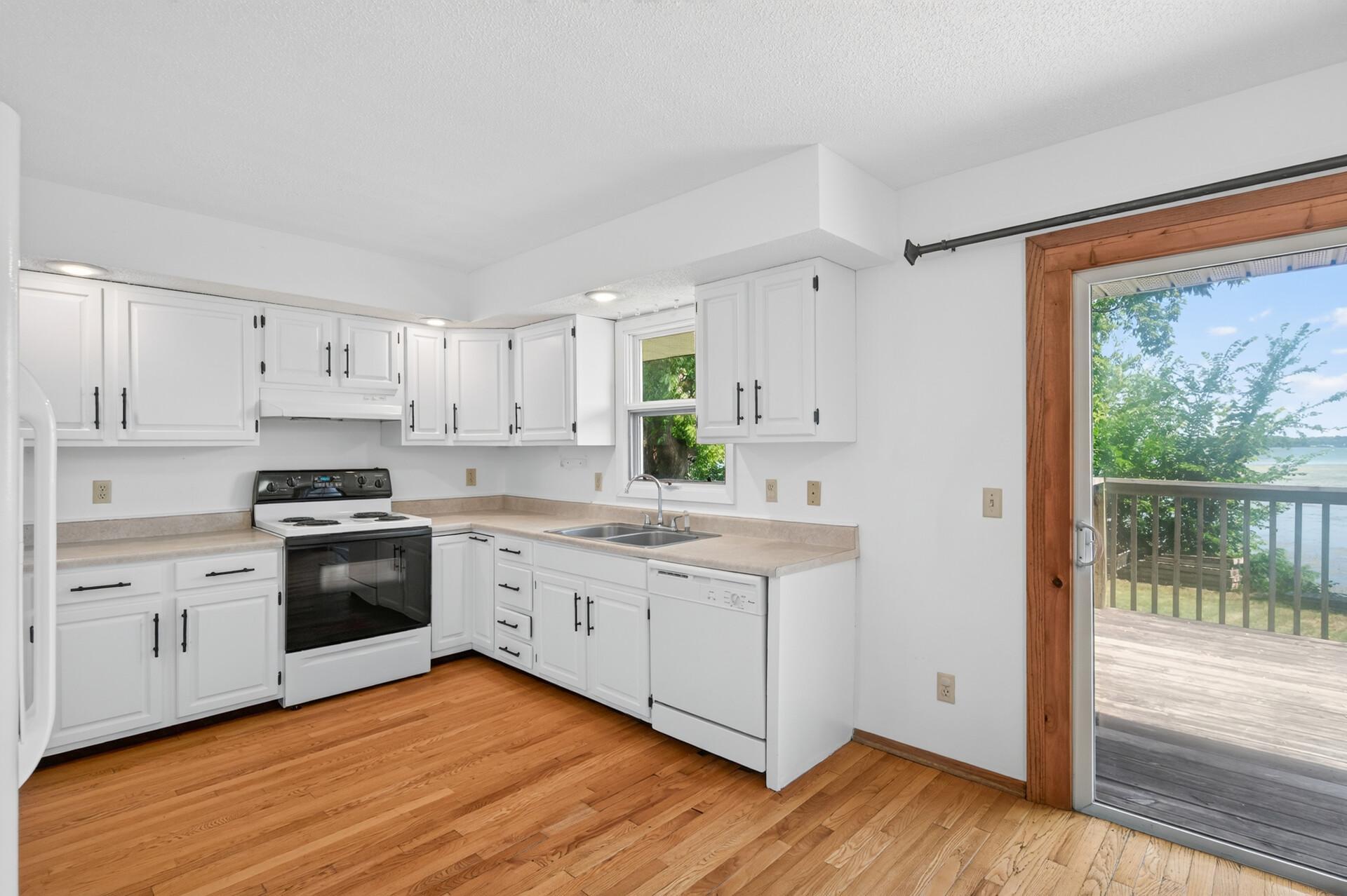 7 Lakeview Terrace Boulevard Property Photo 13