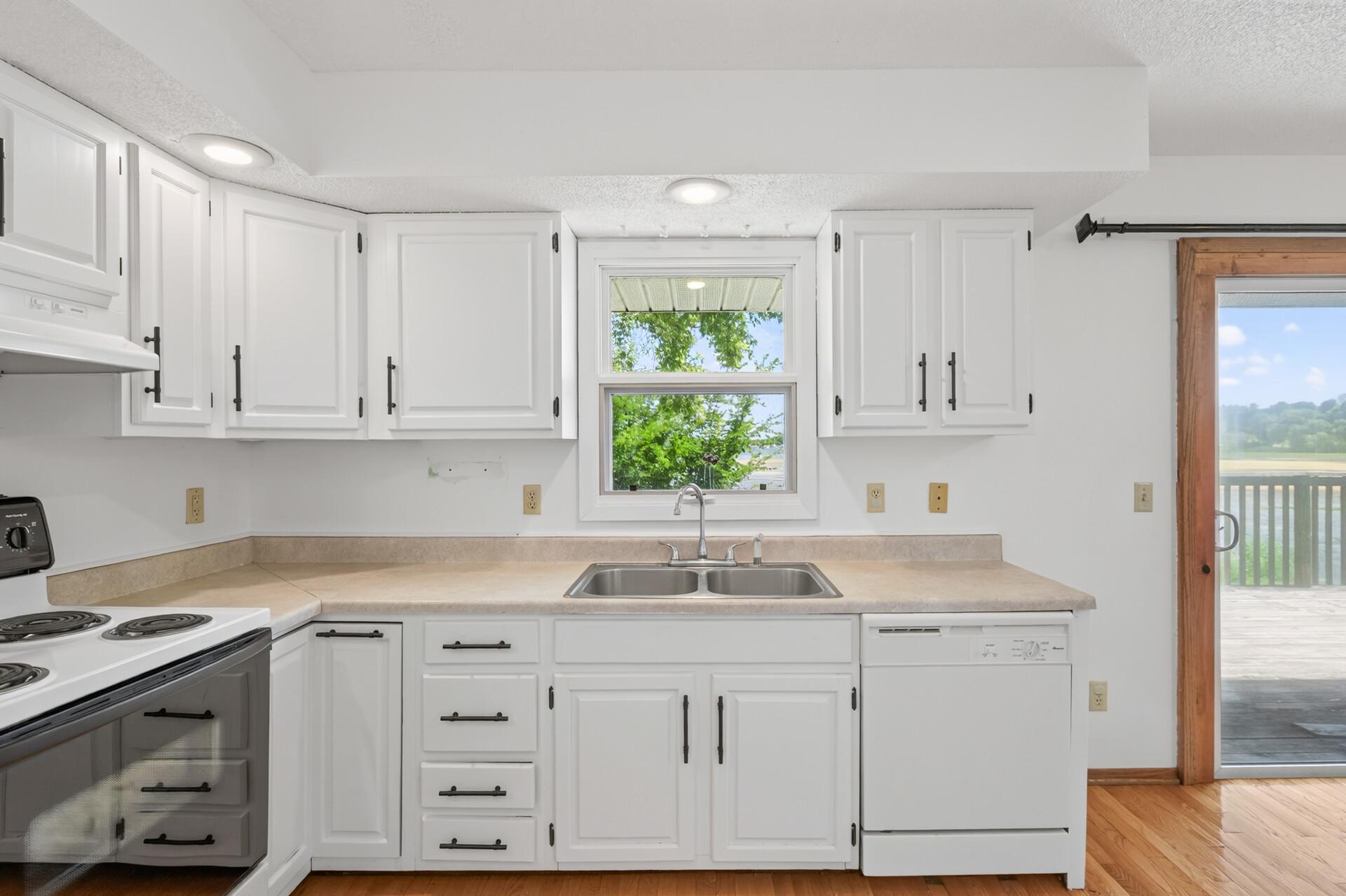 7 Lakeview Terrace Boulevard Property Photo 14