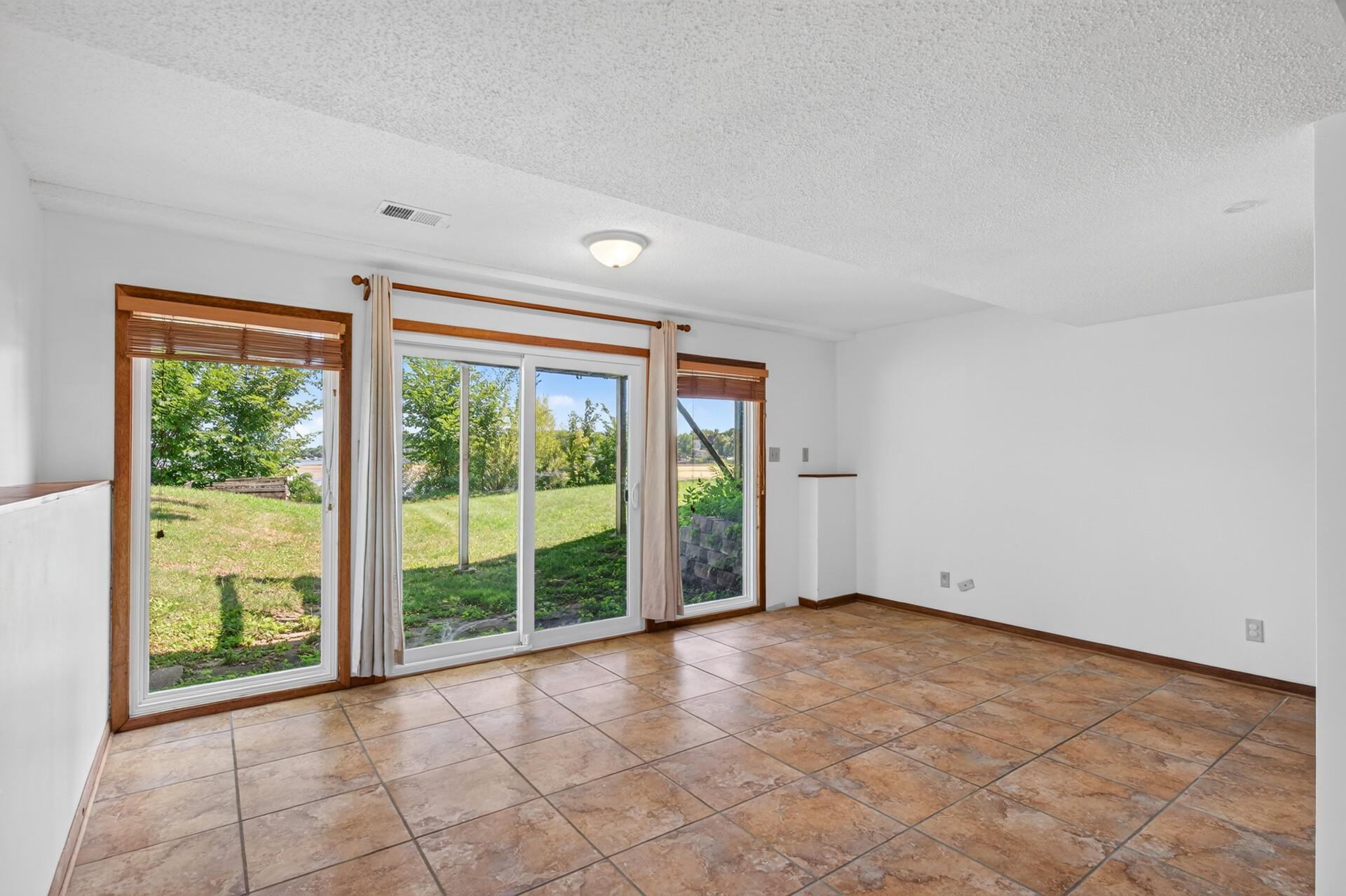 7 Lakeview Terrace Boulevard Property Photo 35