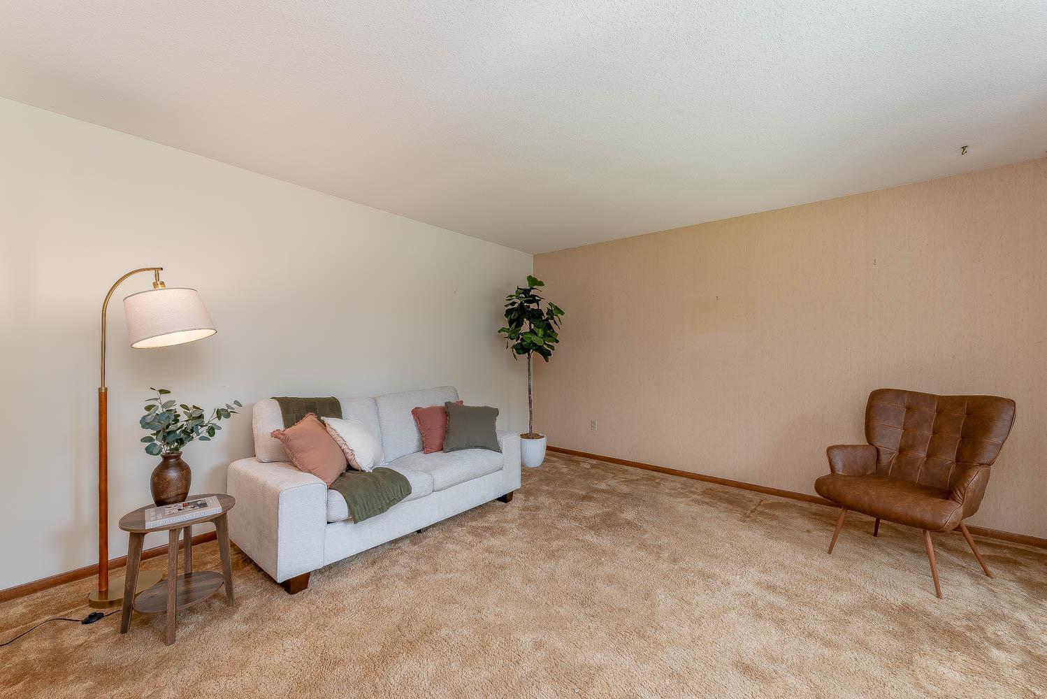 1833 Crestview Drive Property Photo 4
