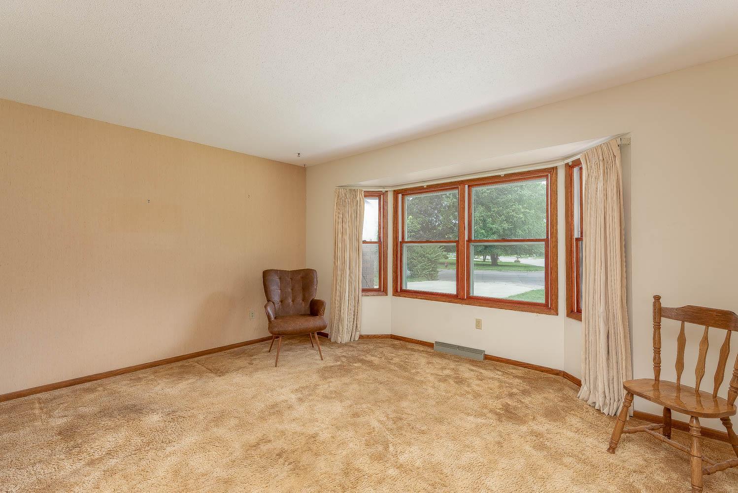 1833 Crestview Drive Property Photo 5