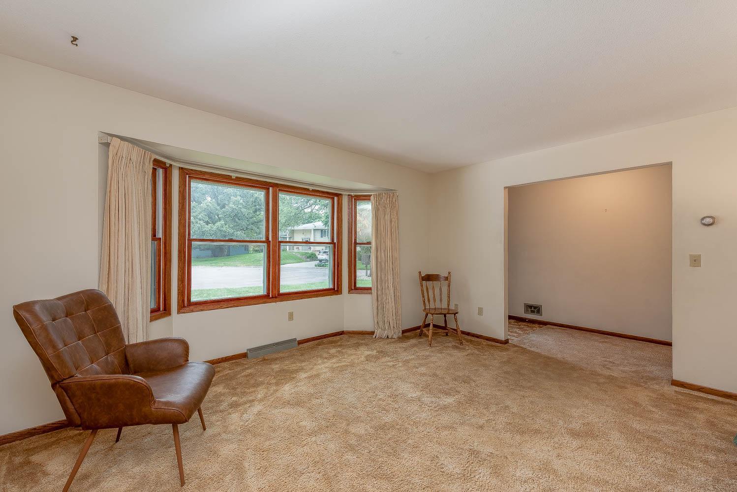 1833 Crestview Drive Property Photo 6