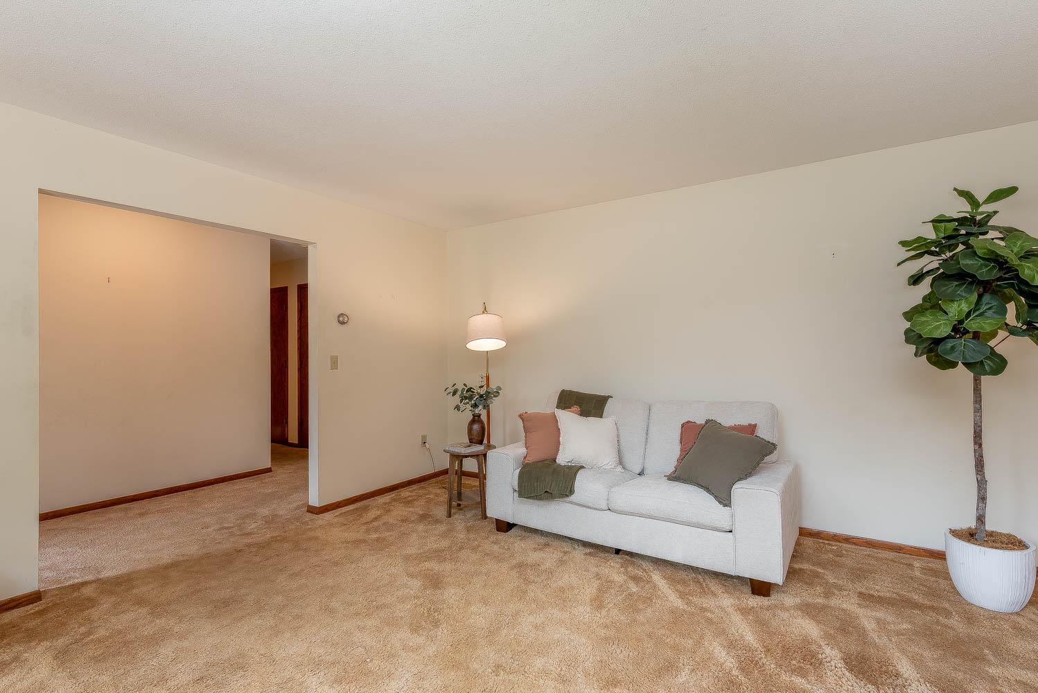 1833 Crestview Drive Property Photo 7