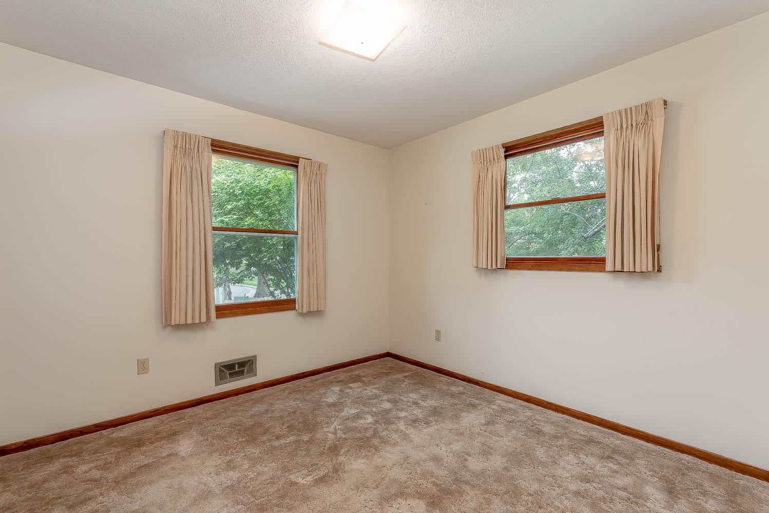 1833 Crestview Drive Property Photo 14