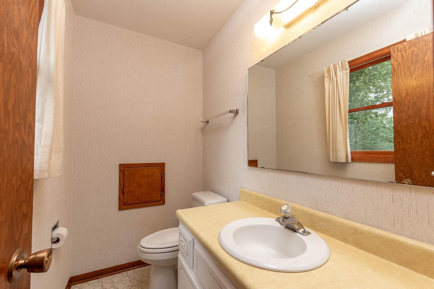 1833 Crestview Drive Property Photo 19