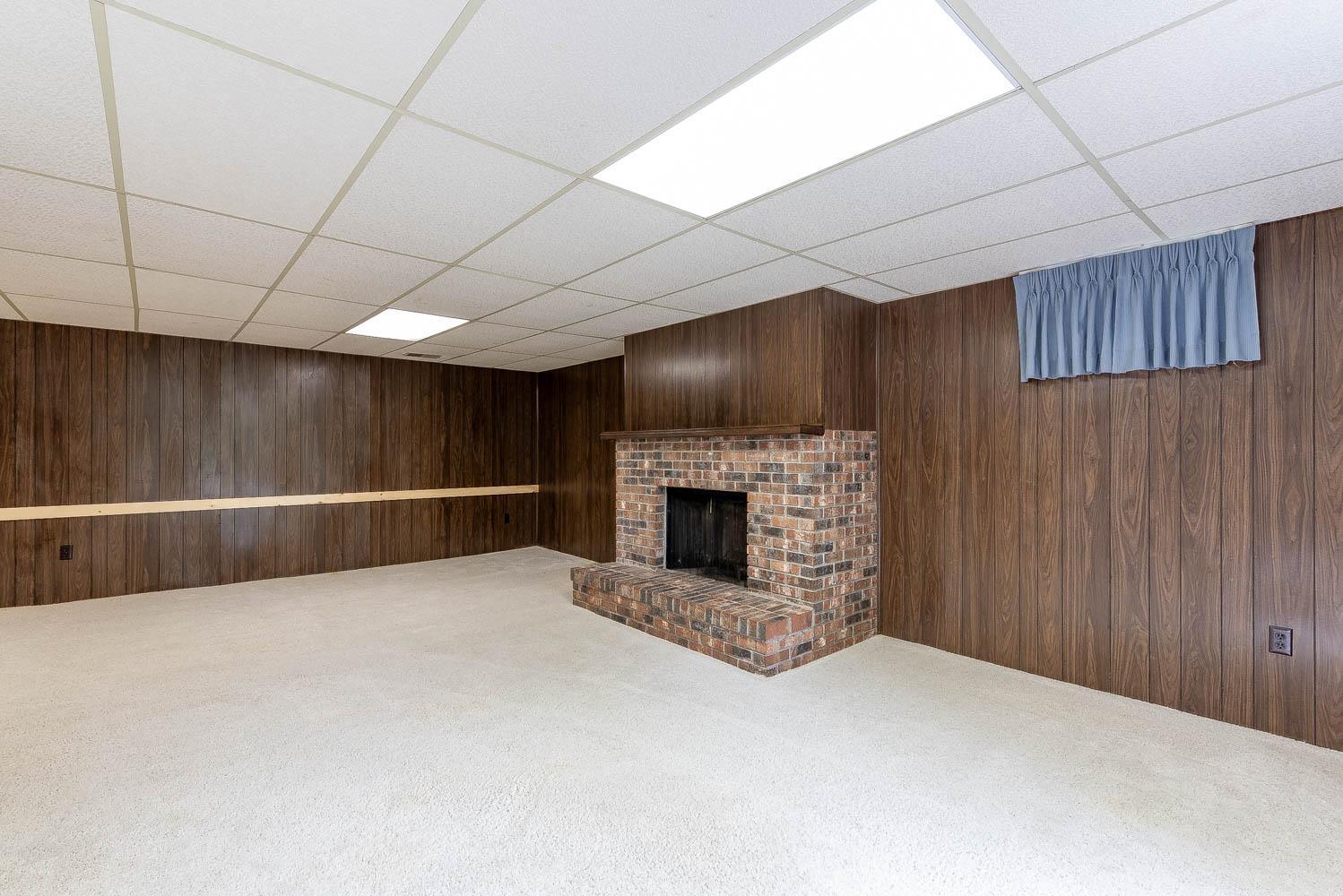 1833 Crestview Drive Property Photo 21