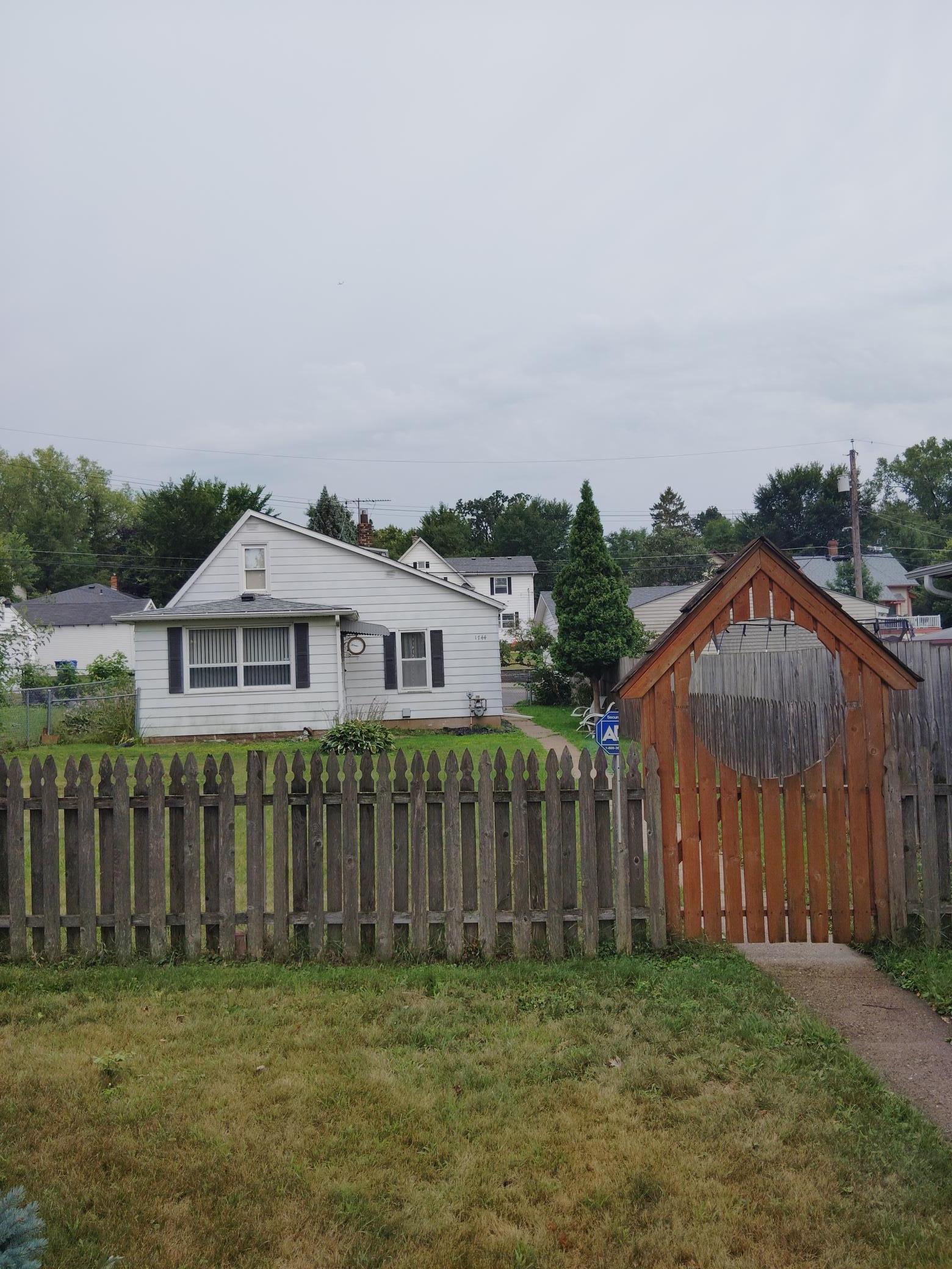 1744 York Avenue Property Photo 1