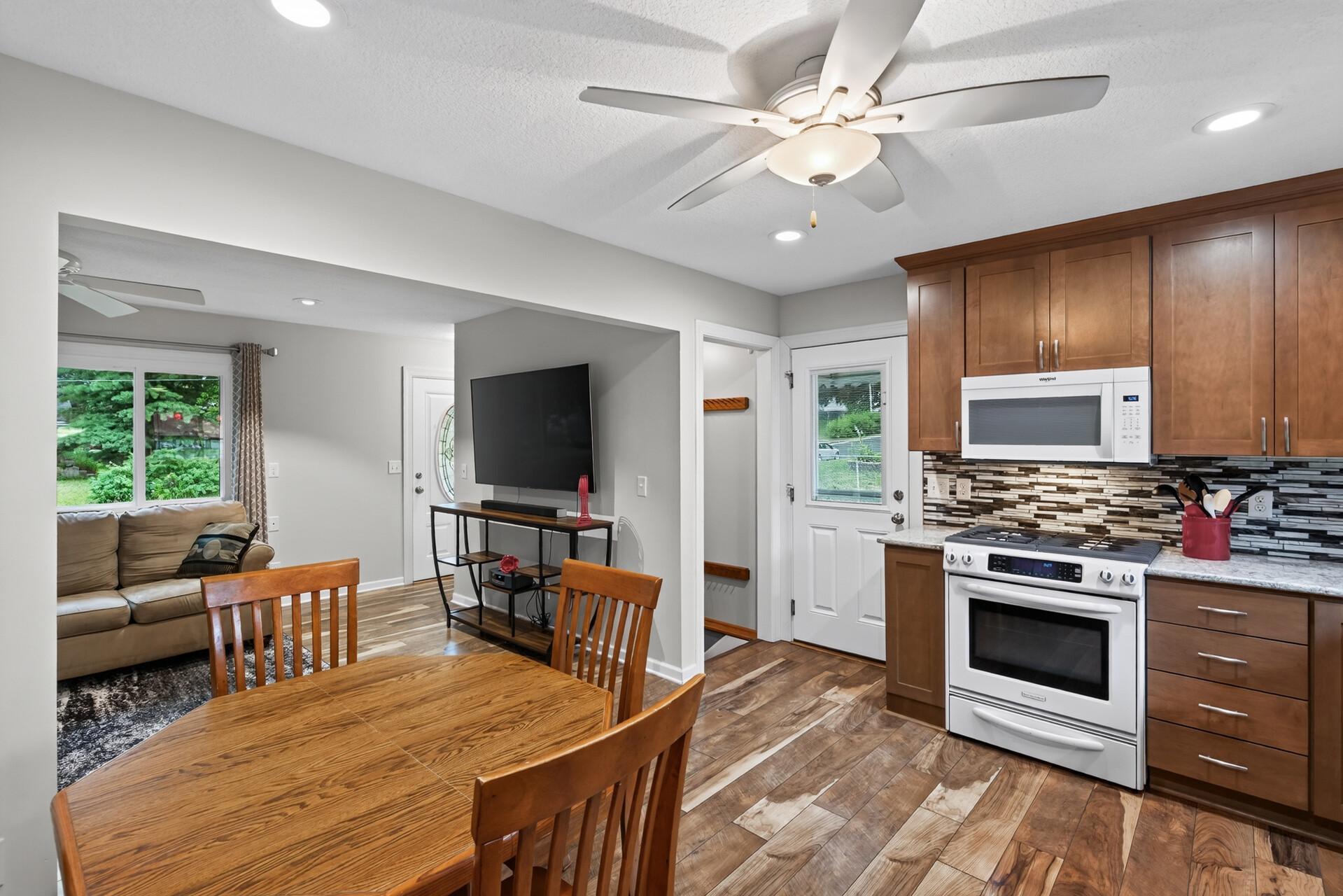 3301 69th Street E Property Photo 5